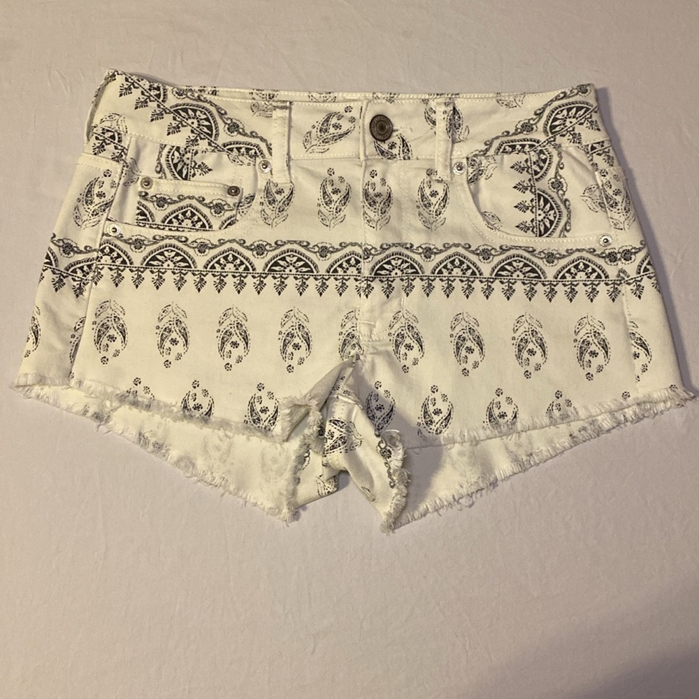 American Eagle Outfitters Women's Festival Cut Off Shorts Size 8 Regular NWOT